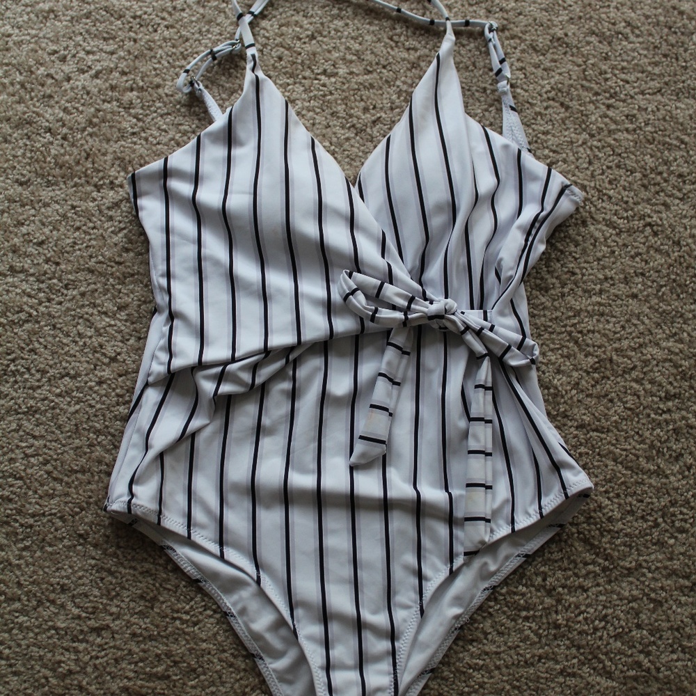 Cupshe One Piece Black and White Stripe Size L